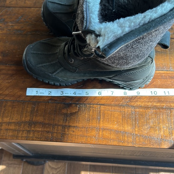 UGG Adirondack Size 6 - Picture 6 of 6